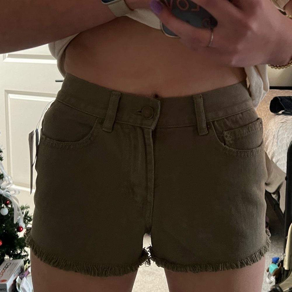 BRAND NEW BILLABONG SHORTS